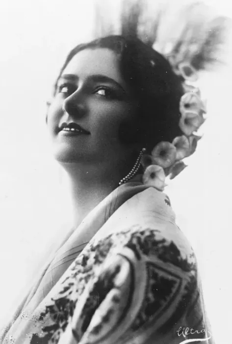 Framed Print : Senorita Maria Fernandez, dancing instructess to the Spanish Court. 13 November Framed Print : Senorita Maria Fernandez, dancing instructess to the Spanish Court. 13 November