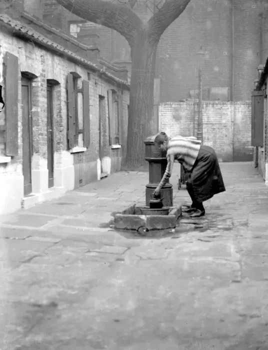 Framed Print : Shadwell water pump, London. 1933 Framed Print : Shadwell water pump, London. 1933