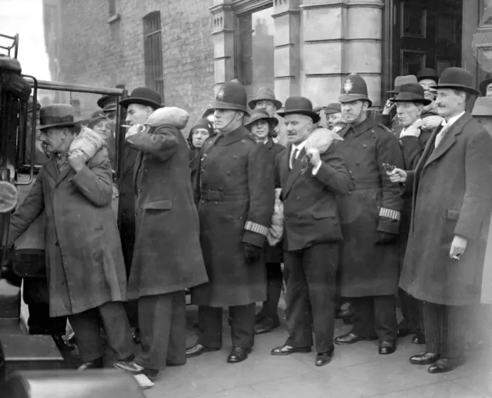 Framed Print : Share out. Armed police escort £15, 000 from the bank for distribution to 18, 000 Framed Print : Share out. Armed police escort £15, 000 from the bank for distribution to 18, 000