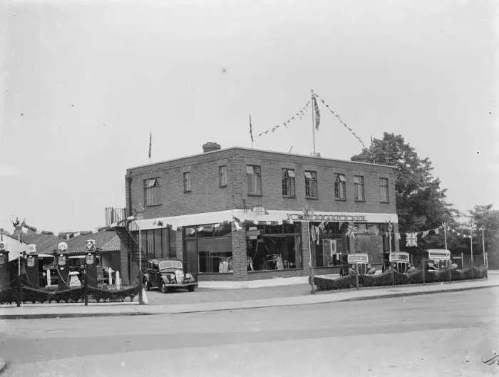 Framed Print : Sheppards show rooms at Sidcup. 19 May 1937 Framed Print : Sheppards show rooms at Sidcup. 19 May 1937