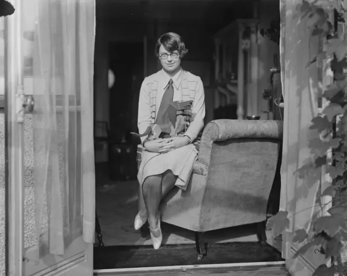 Framed Print : Shingled Orator to go to the US. Miss Margery Sharp, the author. 19 October 1928