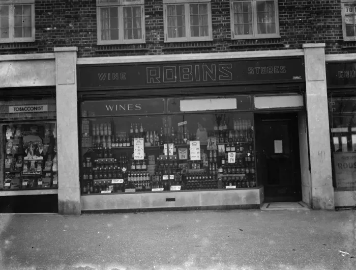 Framed Print : The shop front of Robins Off licence in Beckenham, Kent. 1 March 1936 Framed Print : The shop front of Robins Off licence in Beckenham, Kent. 1 March 1936