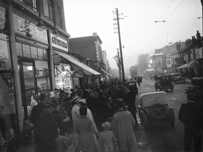 Framed Print : Shoppers in Bexleyheath, Kent. 1935 Framed Print : Shoppers in Bexleyheath, Kent. 1935