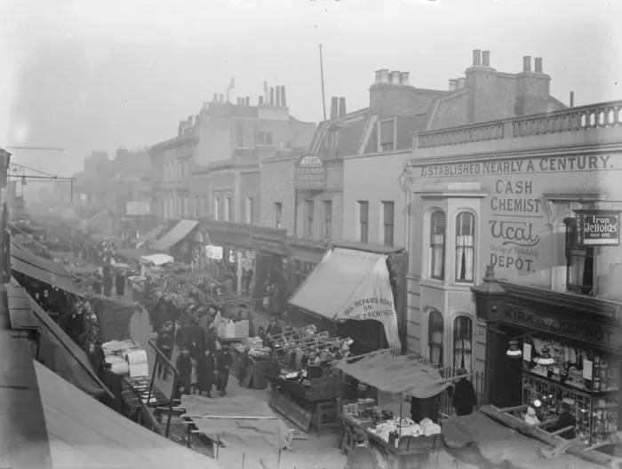 Framed Print : Shopping in the East End 24 December 1920 Framed Print : Shopping in the East End 24 December 1920