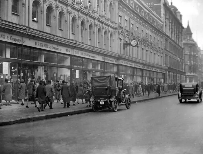 Framed Print : Shopping scenes in Oxford Street at D. H. Evans. 29 November 1929