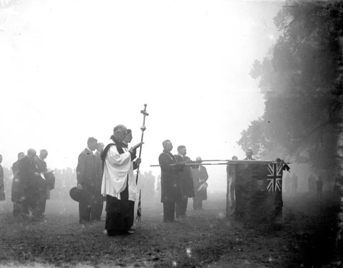 Framed Print : Sidcup Armistice Day in the fog. 11 November 1934