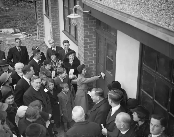 Framed Print : The Sidcup Baptist Hall opening in Kent. 9 April 1938