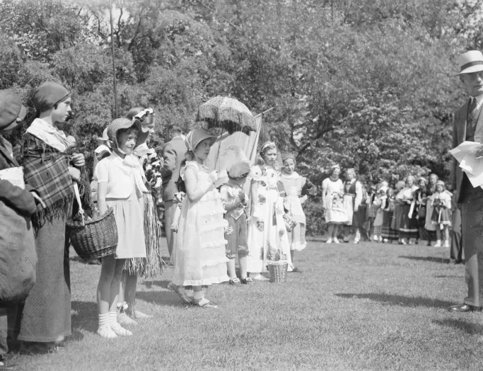 Framed Print : Sidcup fete in Kent. The fancy dress parade. 1939