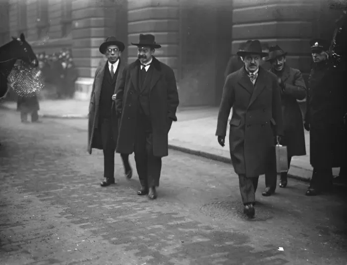 Framed Print : Signing of the Locarno treaty at the Foreign office. M Vandervelde ( Belgium ) leaving Framed Print : Signing of the Locarno treaty at the Foreign office. M Vandervelde ( Belgium ) leaving