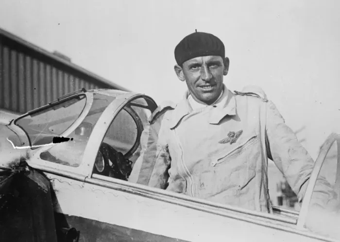 Framed Print : Signor Steppani breaks world long distance record for flying boats. October 1934 Framed Print : Signor Steppani breaks world long distance record for flying boats. October 1934