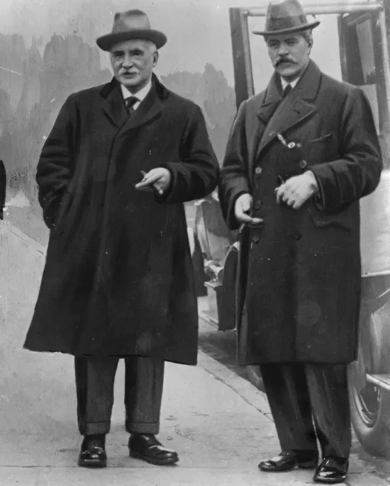 Framed Print : Sir Alexander Grant and Mr Ramsay MacDonald 13 September 1924 Framed Print : Sir Alexander Grant and Mr Ramsay MacDonald 13 September 1924