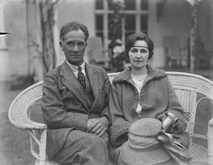 Framed Print : Sir Herbert Barker ( The Famous Manipulative Surgeon ) with Lady Barker ( His wife Framed Print : Sir Herbert Barker ( The Famous Manipulative Surgeon ) with Lady Barker ( His wife
