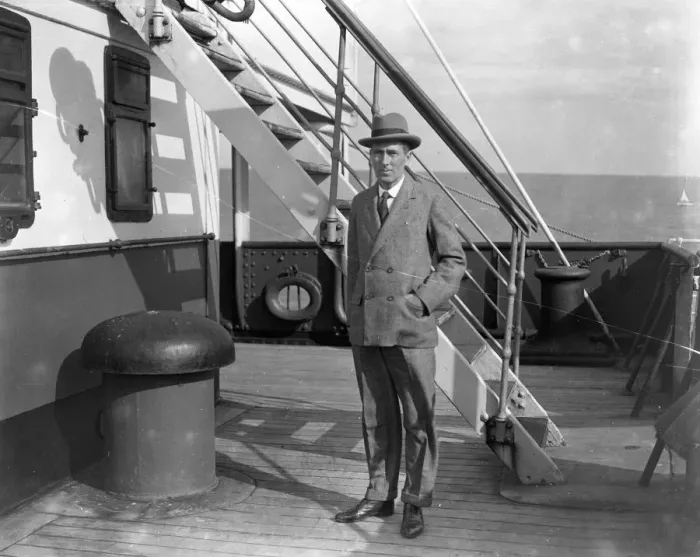 Framed Print : Sir Phillip Gibbs off for a holiday in Cairo, Egypt Framed Print : Sir Phillip Gibbs off for a holiday in Cairo, Egypt