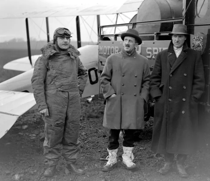 Framed Print : Sir Sefton Brancker (centre) with Mr Alan Cobham ( pilot ), left, and his machanic Framed Print : Sir Sefton Brancker (centre) with Mr Alan Cobham ( pilot ), left, and his machanic