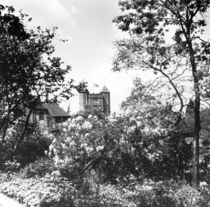 Framed Print : Sissinghurst Castle tower and South Cottage Kent