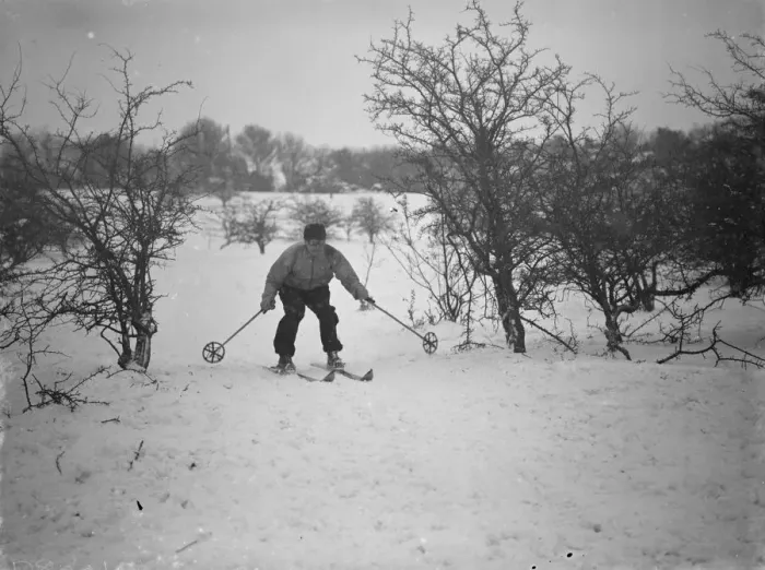 Framed Print : Skiing on Eynsford Hills in Eynsford, Kent. 1938 Framed Print : Skiing on Eynsford Hills in Eynsford, Kent. 1938