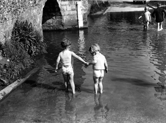 Framed Print : Two small children hold hands as they tentatively paddle deeper. Eynsford, Kent Framed Print : Two small children hold hands as they tentatively paddle deeper. Eynsford, Kent