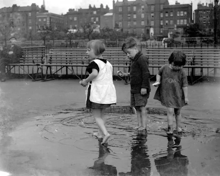 Framed Print : Small children paddling in a puddle in Wapping, London. 1933 Framed Print : Small children paddling in a puddle in Wapping, London. 1933