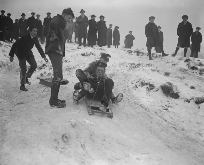 Framed Print : Snow scenes at Hampstead Heath December 1920