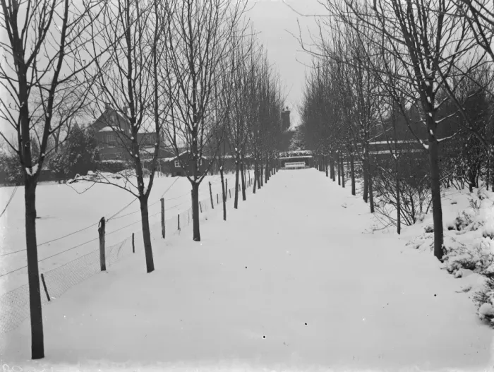 Framed Print : Snow scenes at nr 21 on Foots Cray Lane in Sidcup, Kent. 1938 Framed Print : Snow scenes at nr 21 on Foots Cray Lane in Sidcup, Kent. 1938