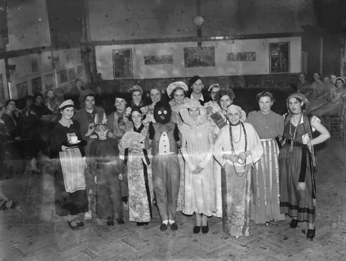 Framed Print : The Social Girls Club in Chislehurst, Kent. 4 December 1936 Framed Print : The Social Girls Club in Chislehurst, Kent. 4 December 1936