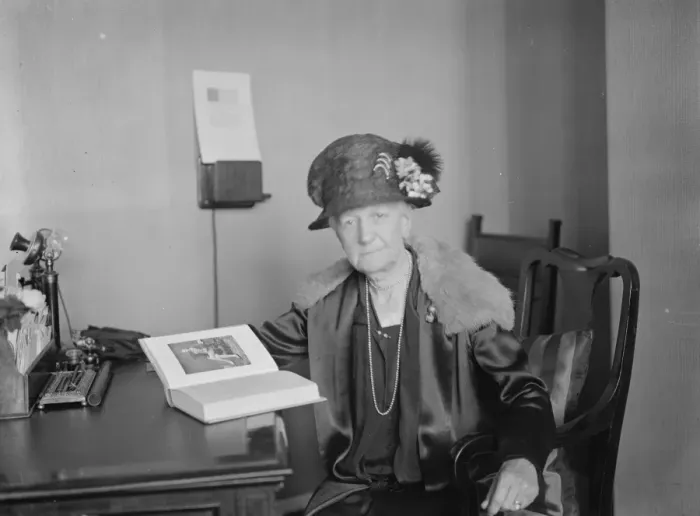 Framed Print : Society authoress. Dowager Lady Raglan, whose book Memories of Three Reigns was published Framed Print : Society authoress. Dowager Lady Raglan, whose book Memories of Three Reigns was published
