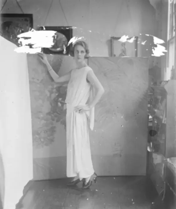Framed Print : Society beautys new hobby Miss Paula Gellibrand 11 August 1922