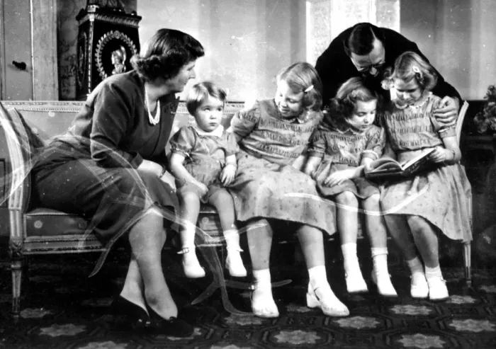 Framed Print : Soestdijk, Holland: Dutch Royal Family, Queen Juliana and Prince Bernhard with daughters Framed Print : Soestdijk, Holland: Dutch Royal Family, Queen Juliana and Prince Bernhard with daughters