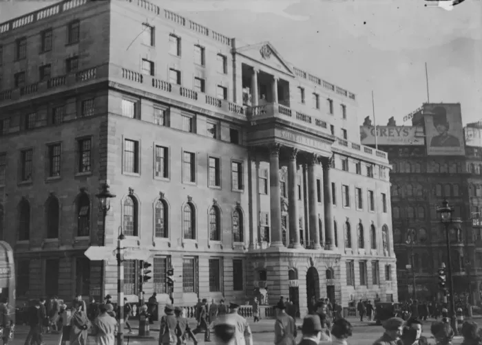 Framed Print : The South Africa House, in Trafalgar Square. 7 November 1945
