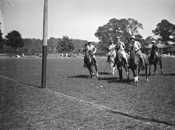 Framed Print : The Southdown Ladies Polo Club. In play on the Royal Artillery ground at Preston Park