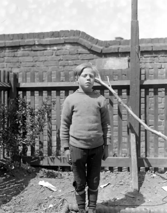 Framed Print : Southend Air Raid. Willie Churchlow, who escaped from a house in Broadway Market
