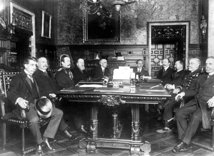 Framed Print : Spain King Alfonso at the Royal Palace in Madrid, Presideing over a Cabinet Meeting Framed Print : Spain King Alfonso at the Royal Palace in Madrid, Presideing over a Cabinet Meeting