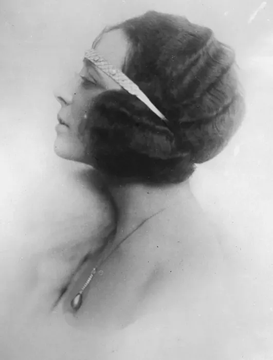 Framed Print : Spains most highly paid mannequin. The Countess Violette Dalley de Villalba