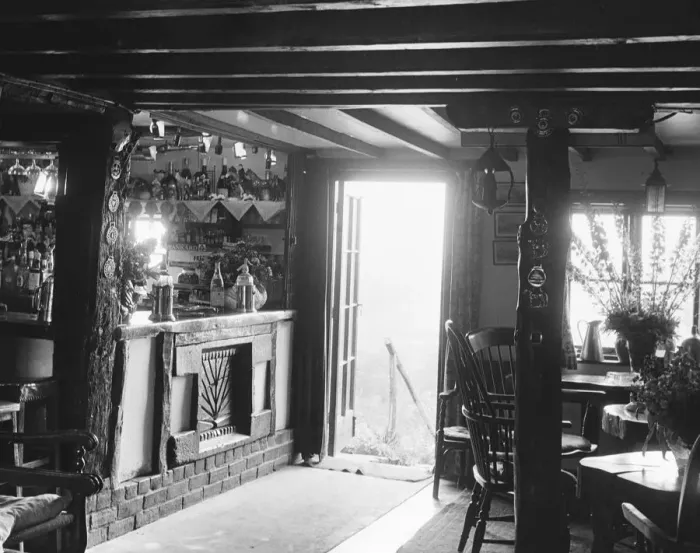 Framed Print : The Spotted Dog public house. Smarts Hill, Penshurst, Kent, England 10 July 1963