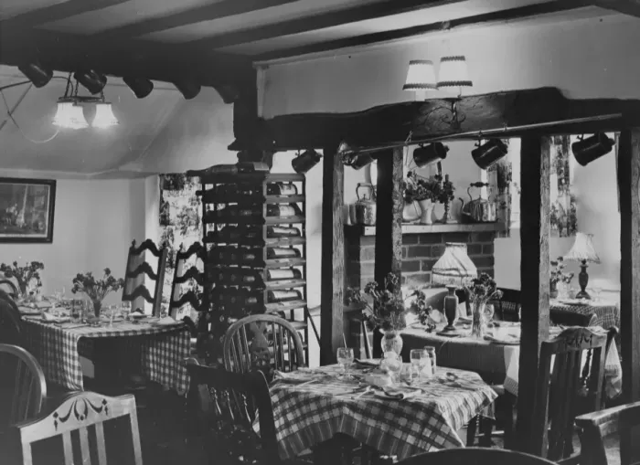 Framed Print : The Spotted Dog public house. Smarts Hill, Penshurst, Kent, England 10 July 1963