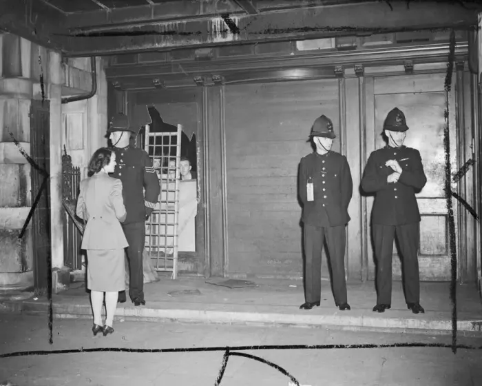 Framed Print : Squatters tonight invaded the empty Ivanhoe hotel in Gower Street, W1, where evacuees Framed Print : Squatters tonight invaded the empty Ivanhoe hotel in Gower Street, W1, where evacuees