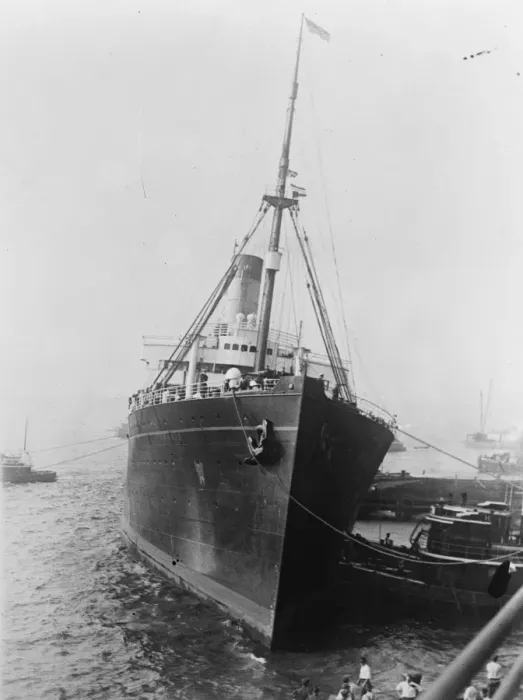 Framed Print : Ss Arabic limps into New York port after fighting terrific hurricane. 6 September 1924 Framed Print : Ss Arabic limps into New York port after fighting terrific hurricane. 6 September 1924