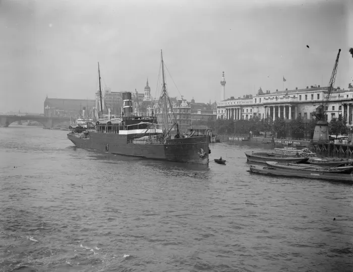 Framed Print : SS Batavier V on Rotterdam, London service. 24 August 1927