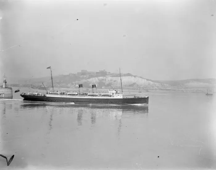 Framed Print : SS Biarritz, leaving Dover, with the Royal Party. 1925