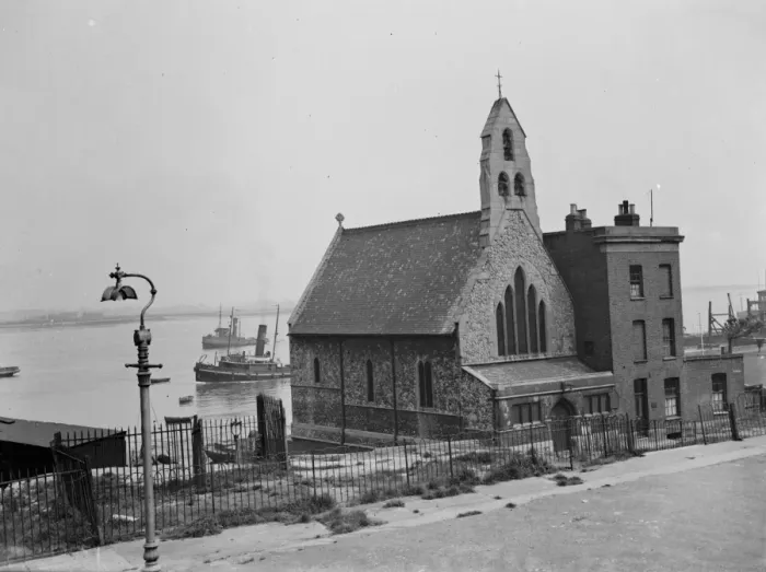 Framed Print : St Andrews Missionary Riverside Church on Royal Pier Road in Gravesend, Kent. 1939