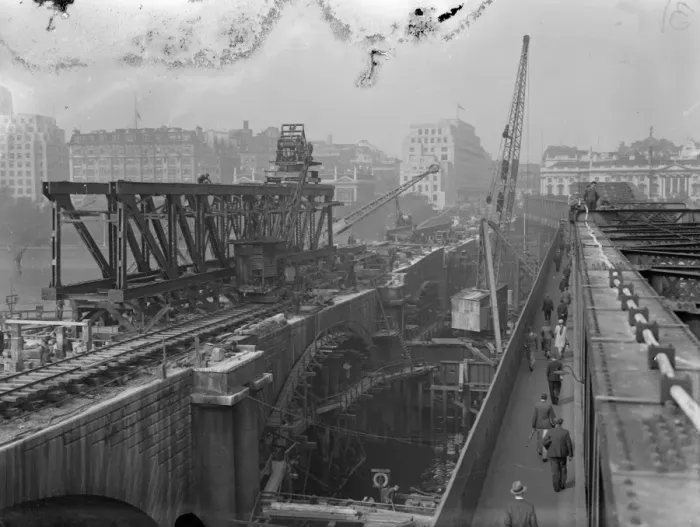 Framed Print : Steel gantry, weighing at 2700 tons, takes shape on the old Waterloo Bridge, London Framed Print : Steel gantry, weighing at 2700 tons, takes shape on the old Waterloo Bridge, London
