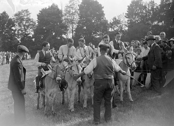 Steve Donaghue at the Donkey Derby start. 1934