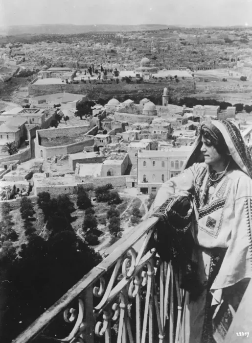 Framed Print : A striking new picture of Jerusalem, viewed from the Mount of Olives. 24 December 1926 Framed Print : A striking new picture of Jerusalem, viewed from the Mount of Olives. 24 December 1926