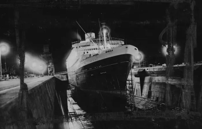 Framed Print : This striking picture taken under the brilliant lighting of the George V Graving Framed Print : This striking picture taken under the brilliant lighting of the George V Graving