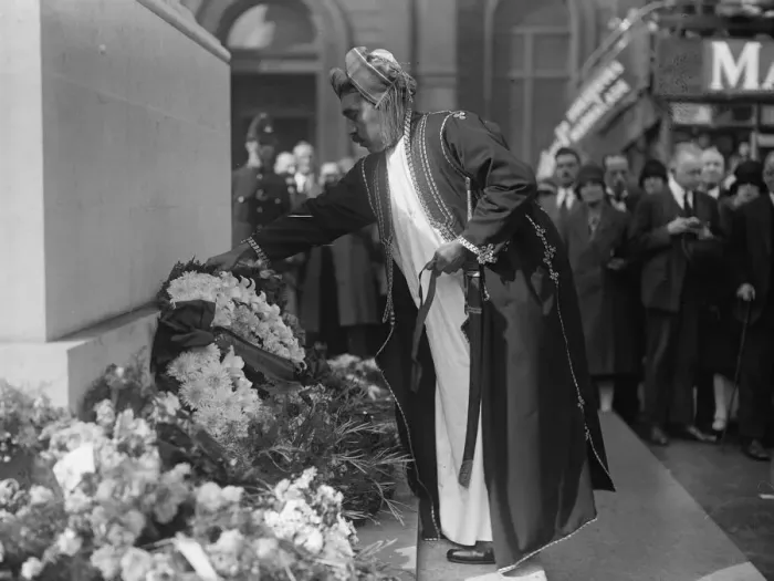Framed Print : Sultan of Muscat at the cenotaph. 17 September 1928 Framed Print : Sultan of Muscat at the cenotaph. 17 September 1928