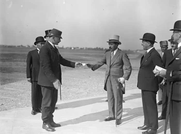 Framed Print : Sultan of Muscat at Croydon aerodrome. 20 September 1928 Framed Print : Sultan of Muscat at Croydon aerodrome. 20 September 1928