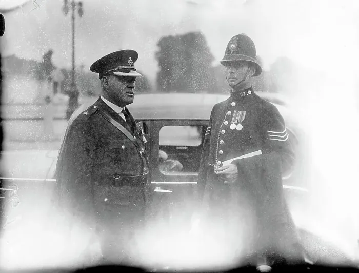 Framed Print : Superintendent curry and Sgt backshall leave Buckingham Palace. The two police officers Framed Print : Superintendent curry and Sgt backshall leave Buckingham Palace. The two police officers