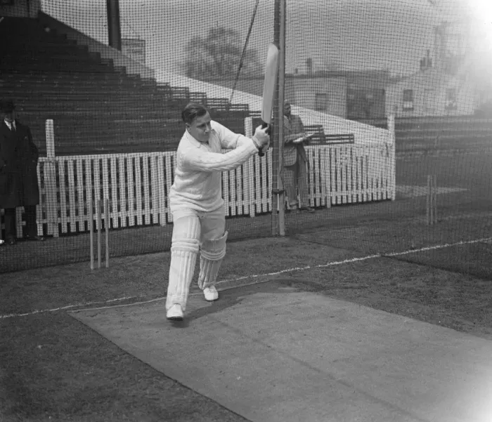 Framed Print : Surrey county cricketers prepare for the coming season. Barling in action. 15 Framed Print : Surrey county cricketers prepare for the coming season. Barling in action. 15