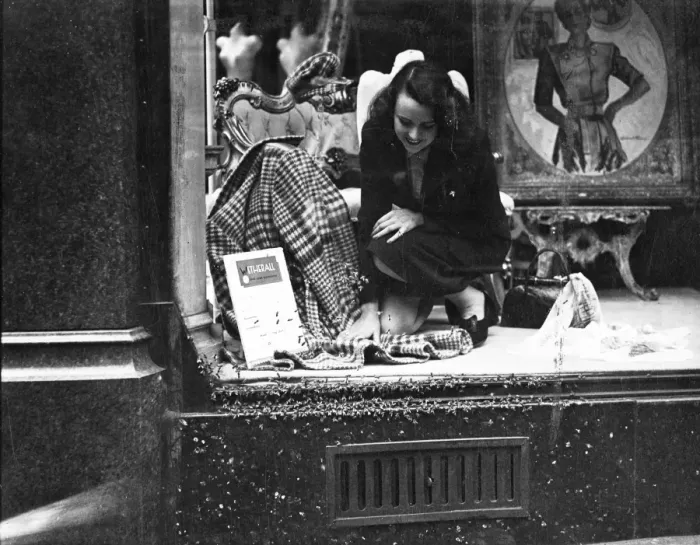 Framed Print : The swarm of bees which caused considerable excitement in Bond Street for several days