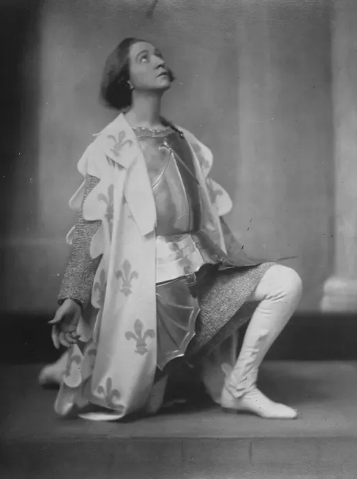 Framed Print : Swedens Ellen Terry as Saint Joan. Mme Tora Teje, Soandinavias most famous Framed Print : Swedens Ellen Terry as Saint Joan. Mme Tora Teje, Soandinavias most famous